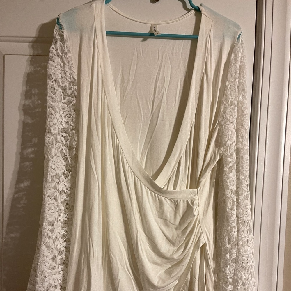 Emerald White Flare Sleeve 2x Top